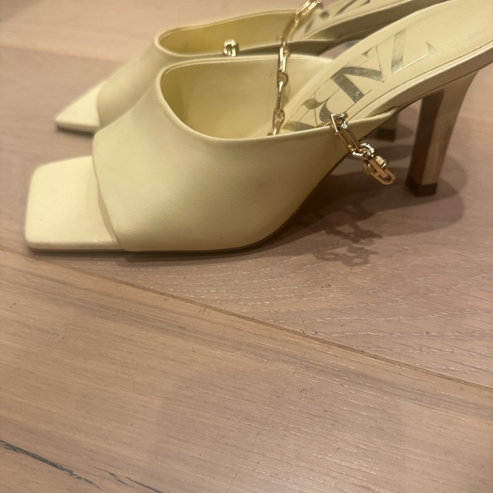 Zara Butter Yellow Leather Heels Sleek Mules with Chain